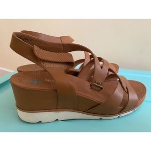 Size 10 BareTraps Posture Sandals